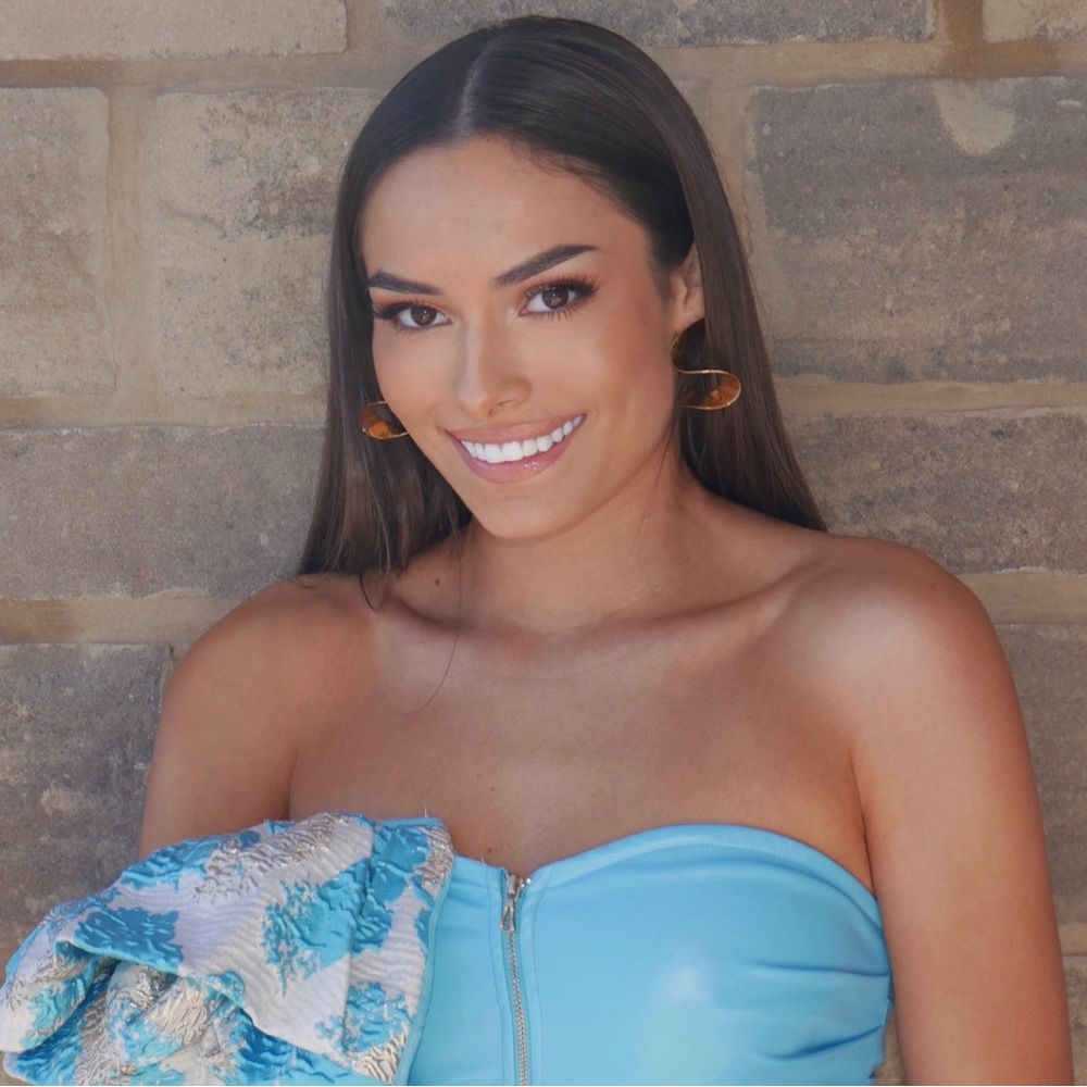 Meet your Posher, Isabella